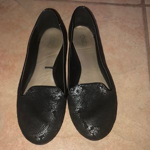 Women’s black flats